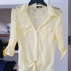 Cute yellow top